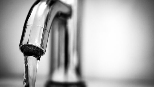 Sauberes Trinkwasser durch einen Wasserfilter